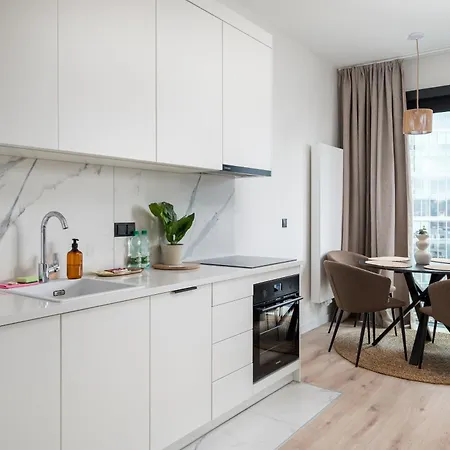 Towarowa Towers Superior By Bookinghost Apartman *