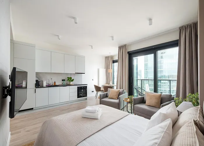 Towarowa Towers Superior By Bookinghost