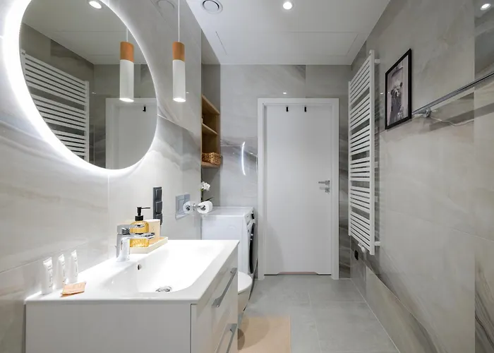 Towarowa Towers Superior By Bookinghost Apartment Warsaw