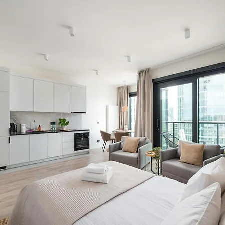 Towarowa Towers Superior By Bookinghost